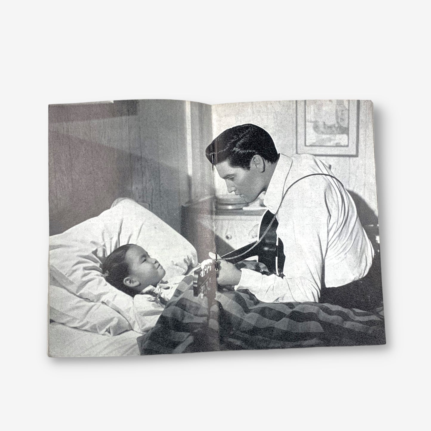 Elvis Monthly Issue 6 - 1963 Elvis Presley A6 Paper Magazine