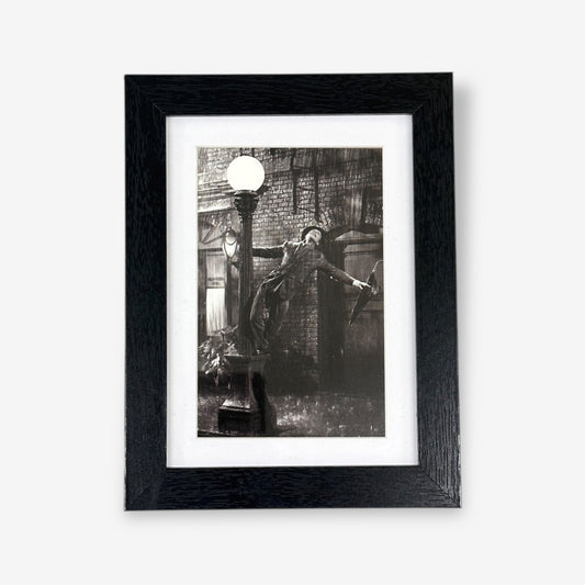 Framed Mounted Black & White Gene Kelly - Singin' In The Rain A5 Postcard