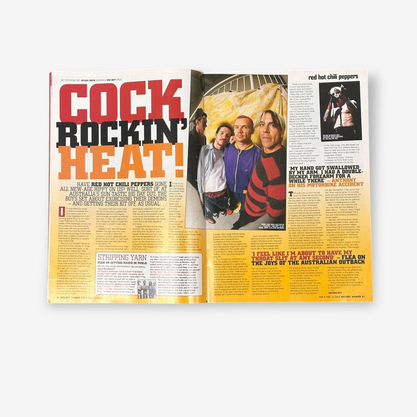 2000 Red Hot Chilli Peppers - Smashes In Australia - Melody Maker Magazine