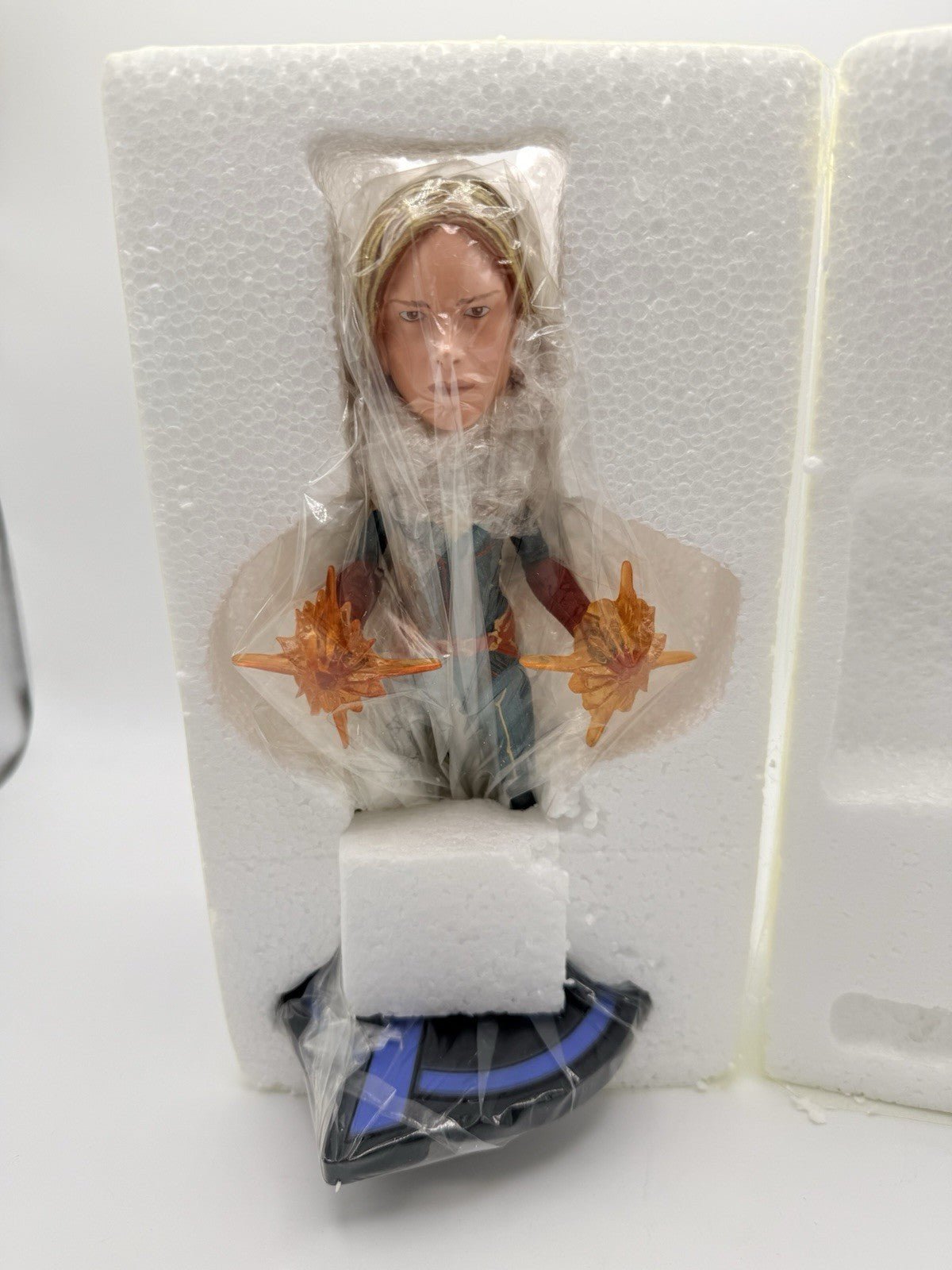 NECA: AVENGERS 4 - CAPTAIN MARVEL HEAD KNOCKER